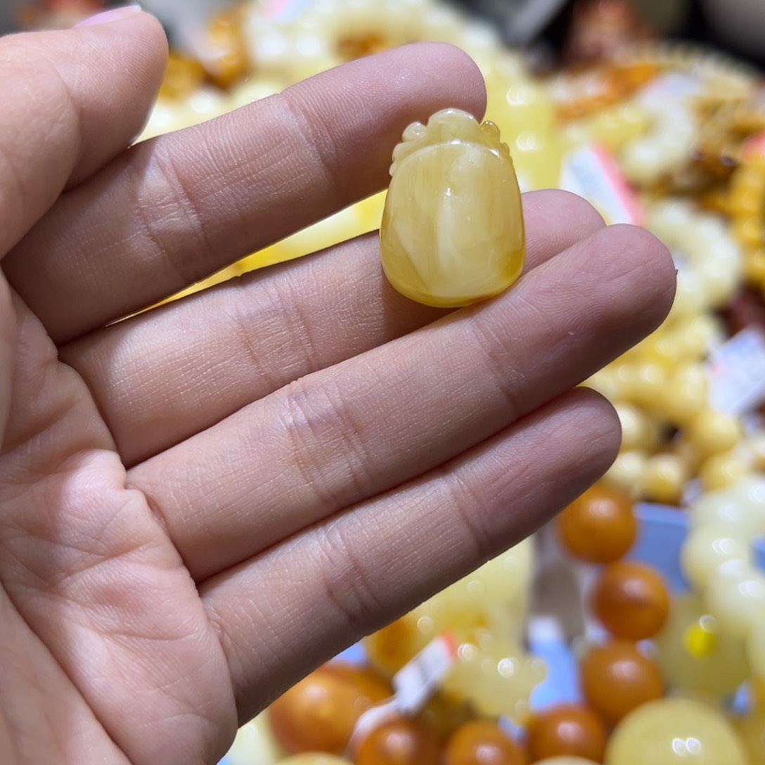 琥珀珠宝奇石未镶嵌