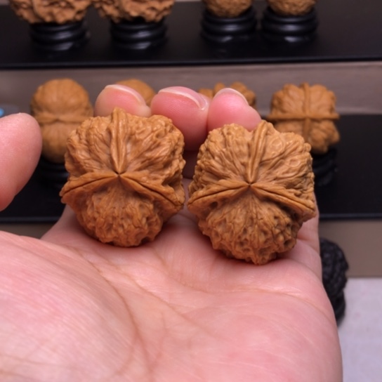 文玩核桃把件密石三楞25