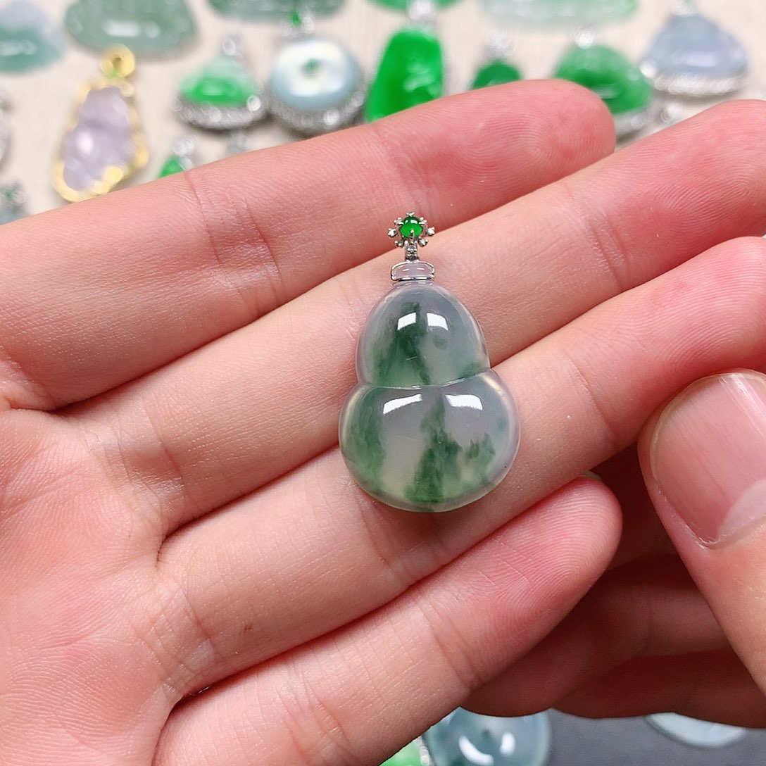 翡翠18K金镶嵌颈饰挂件