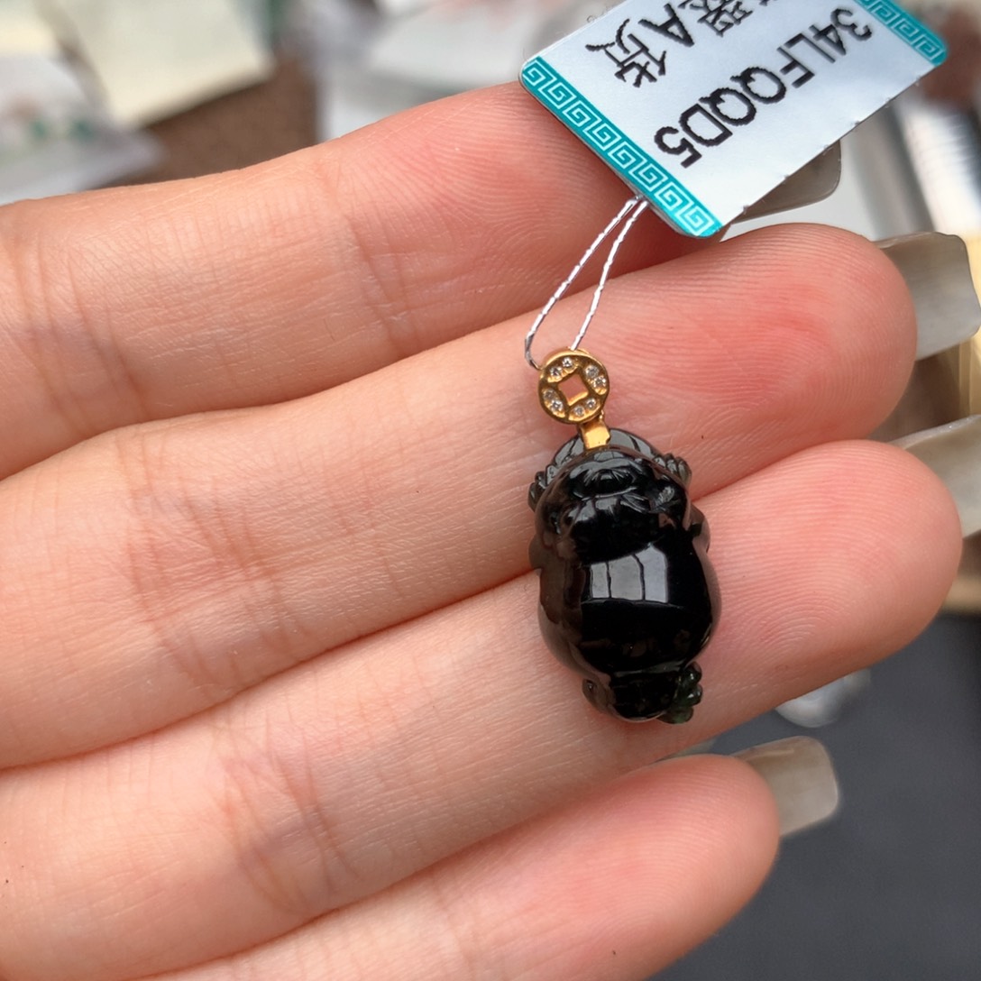 18K金镶嵌挂件翡翠