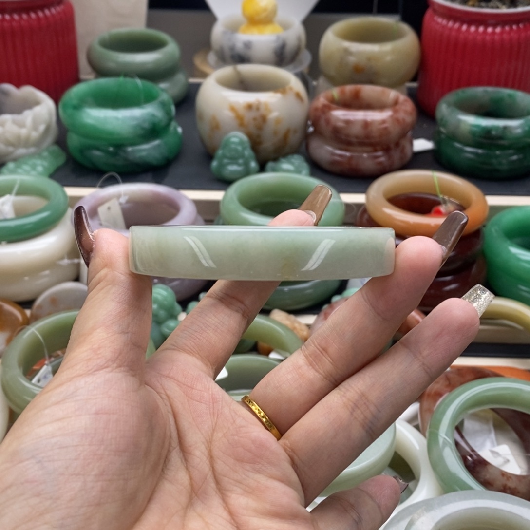 石英岩玉未镶嵌手镯