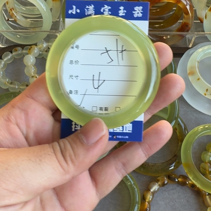 萍***萍蛇纹石玉未镶嵌手镯