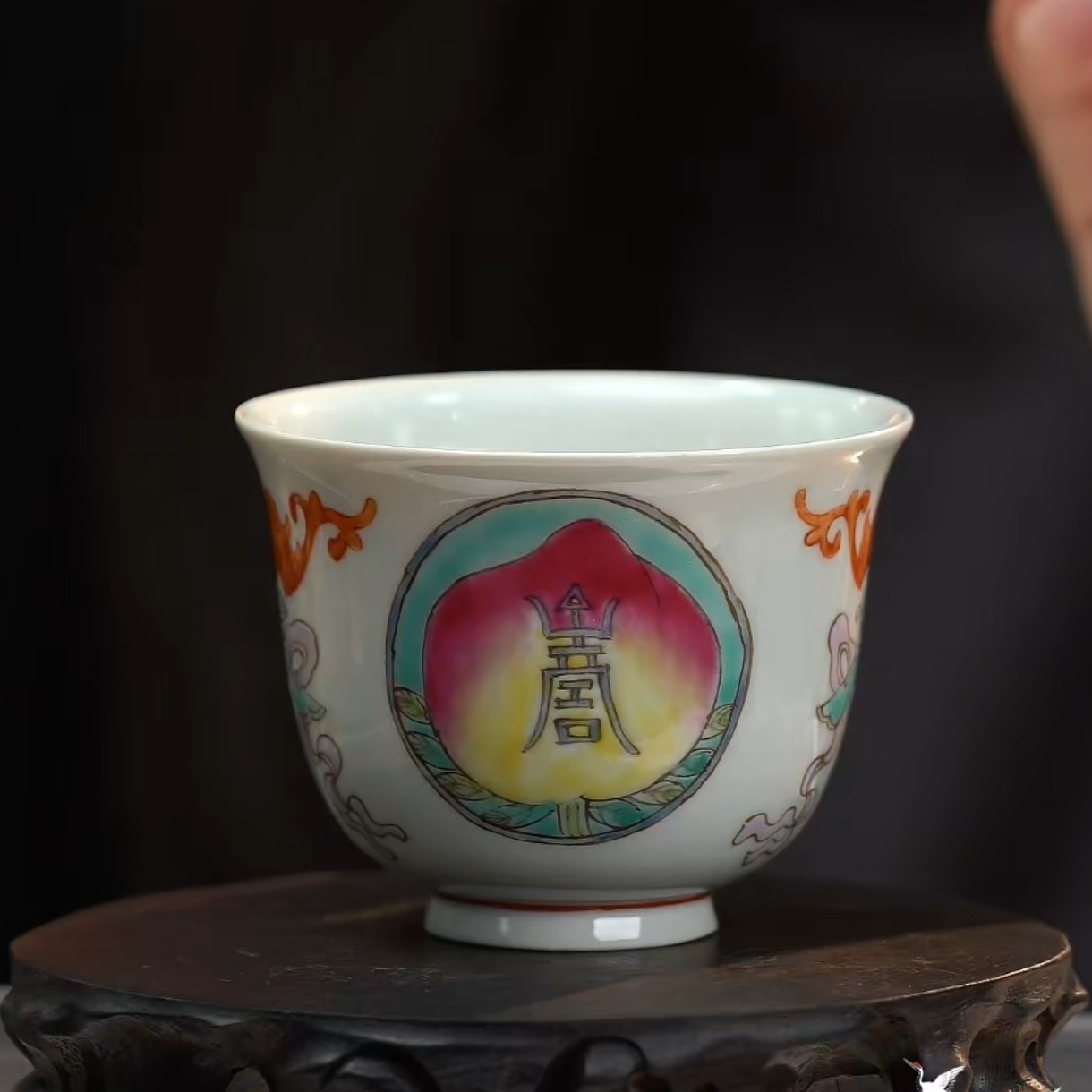 粉彩福寿纹杯    
