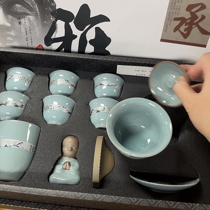 孤品茶具套装等。        