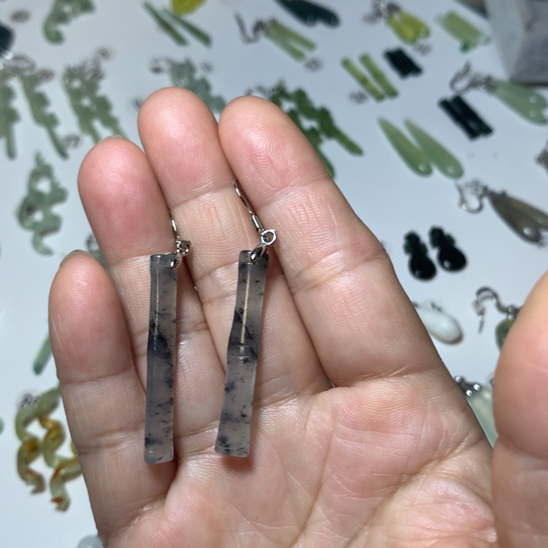 蛇纹石玉耳环未镶嵌