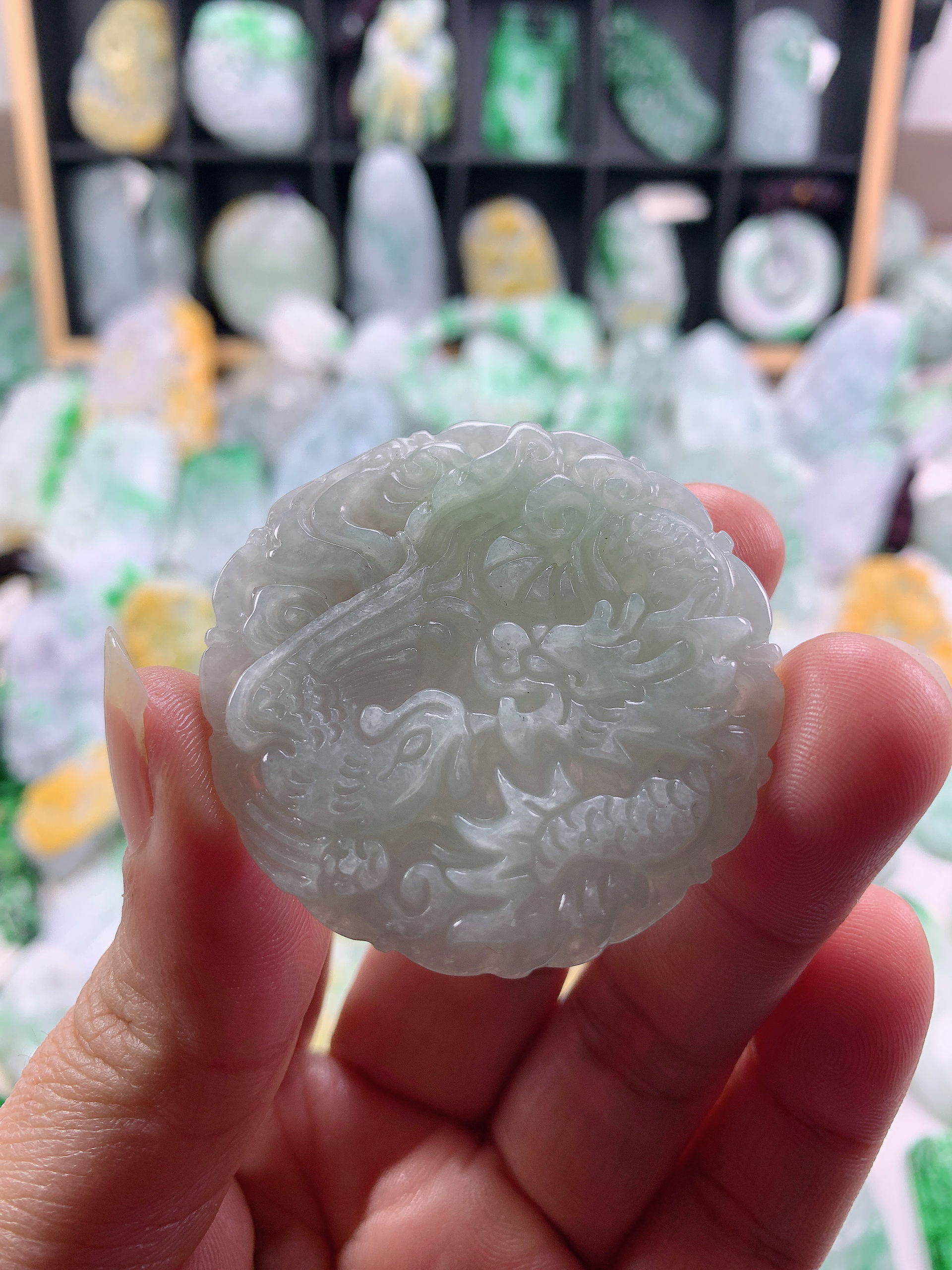 缅甸天然A货翡翠冰润淡绿龙凤牌吊坠尺寸：46.9-5.4