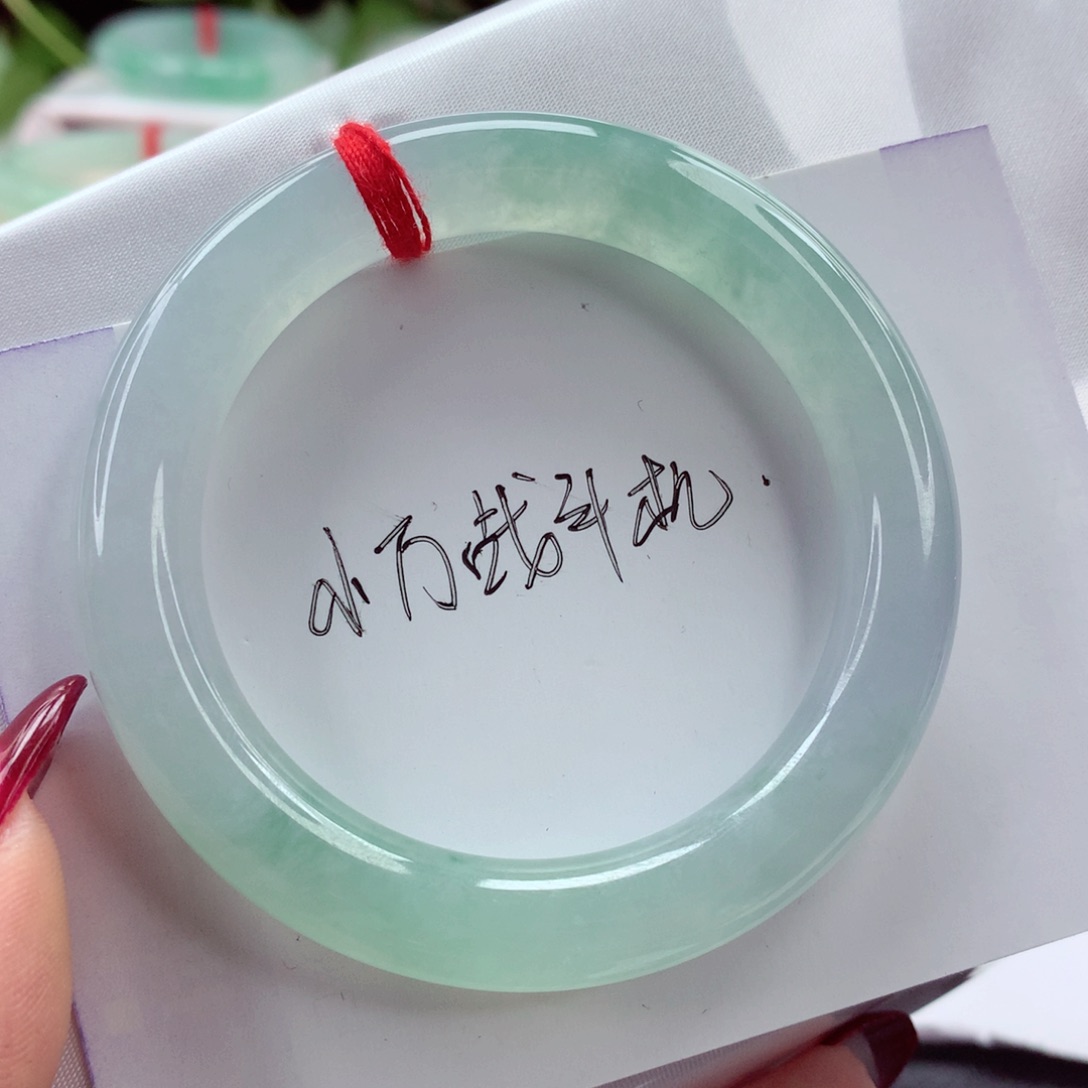 翡翠手镯（圆镯）未镶嵌52冰，胶，透，色，一应俱全 小柒