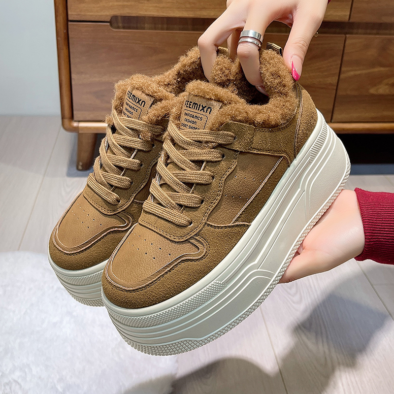 全皮百搭板鞋冬季保暖加绒加厚时尚穿搭软底韩版休闲女鞋运动厚底