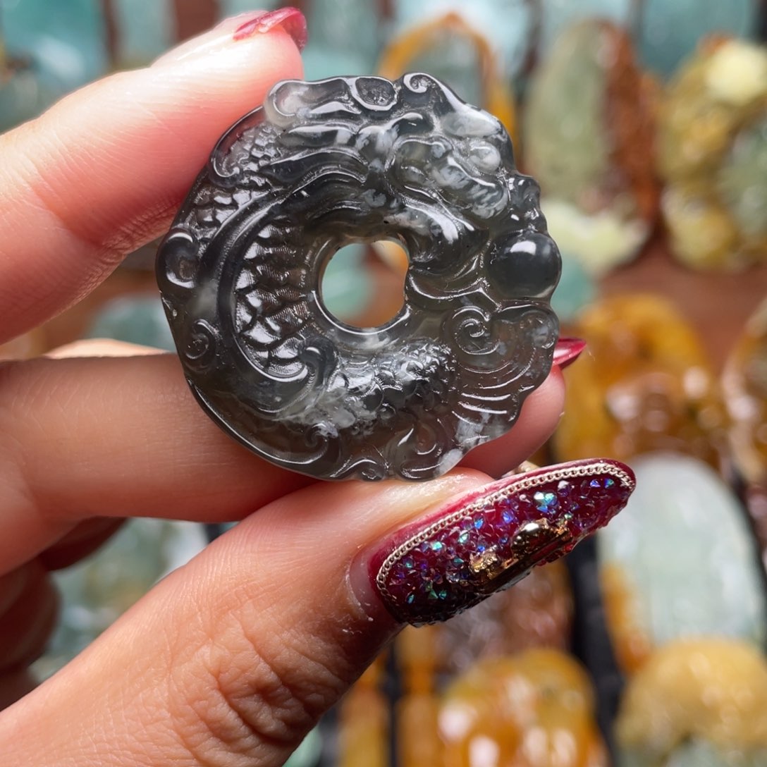 蛇纹石玉颈饰未镶嵌