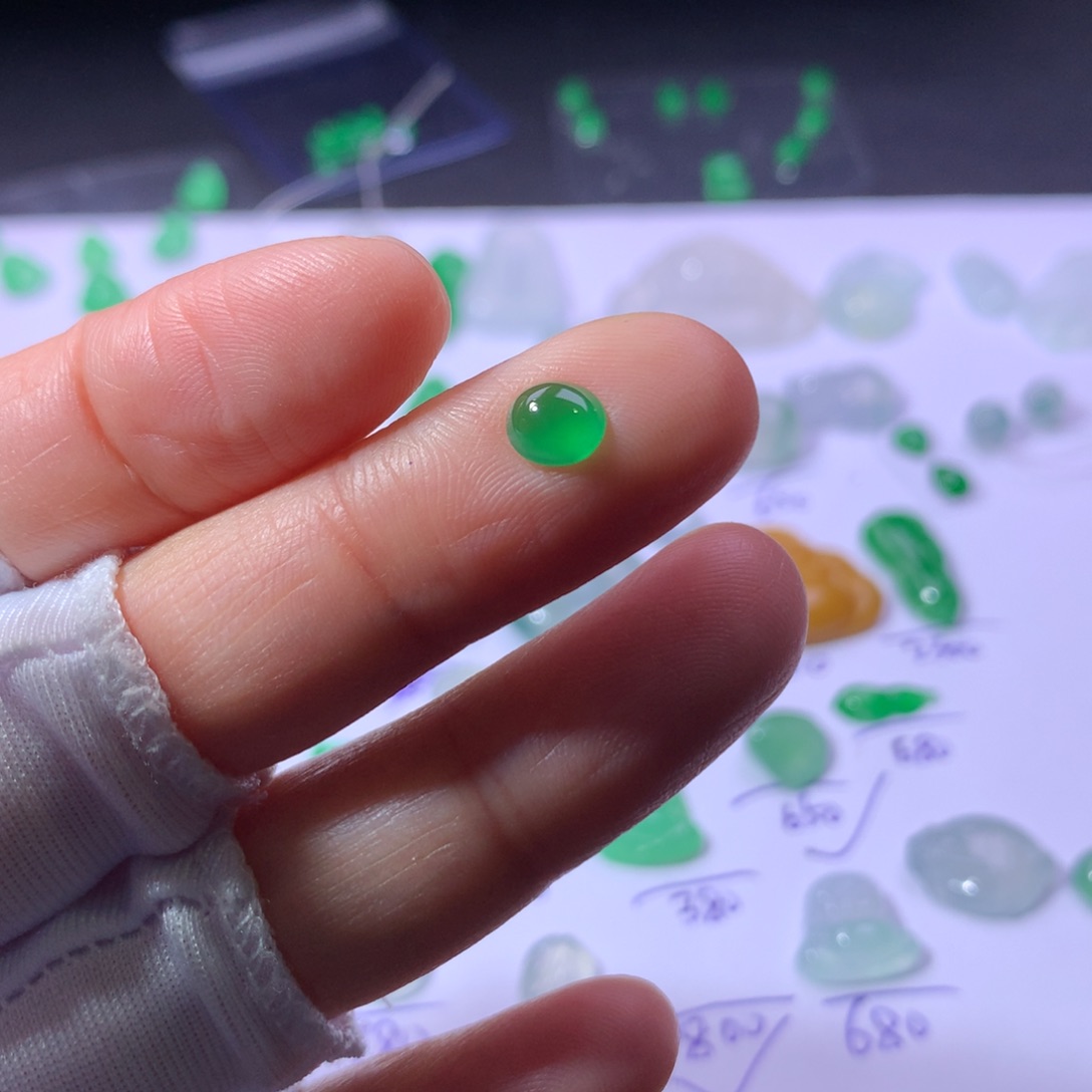 翡翠未镶嵌耳饰蛋