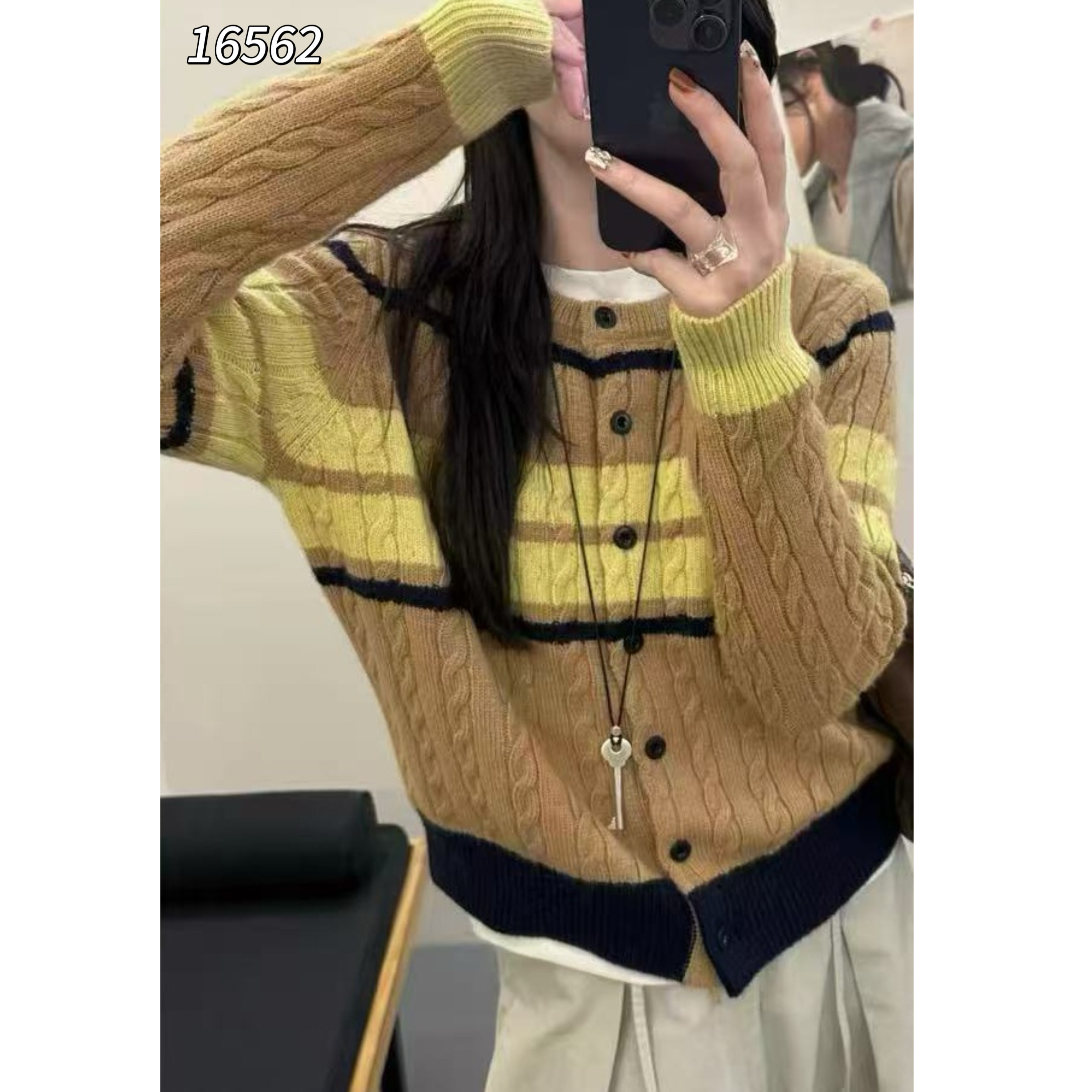 16562（部分无水洗唛，介意慎拍）WANGDAN新款圆领条纹针织开衫