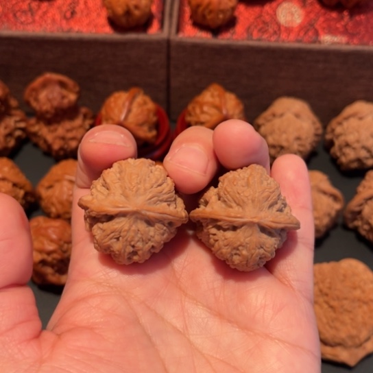 文玩核桃吊坠龙洞峪