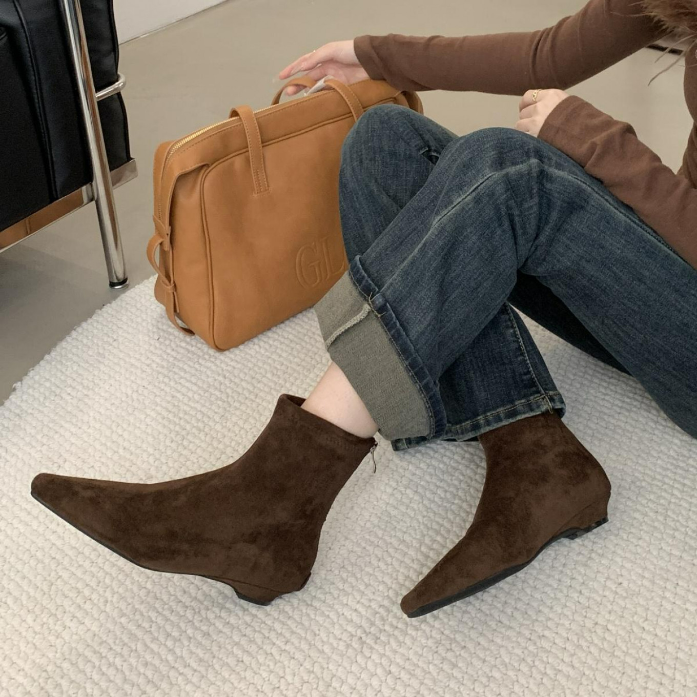 2025秋冬新款法式复古简约后拉链低跟短筒靴女绒面气质百搭