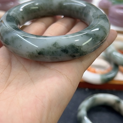 飞***城石英岩玉未镶嵌手镯