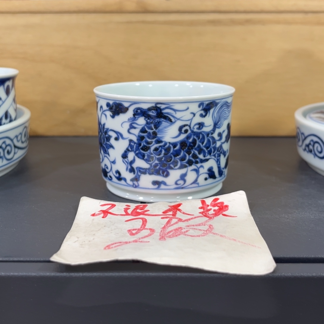 手绘仿元缠枝麒麟容天杯