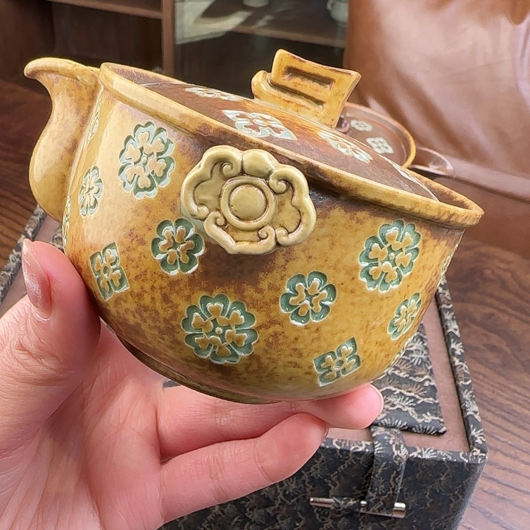 陶摆件浅色草木灰手抓壶