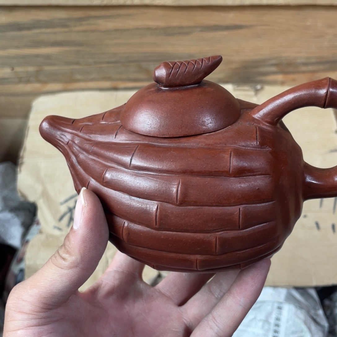 茶壶紫砂老厂紫砂壶一件。