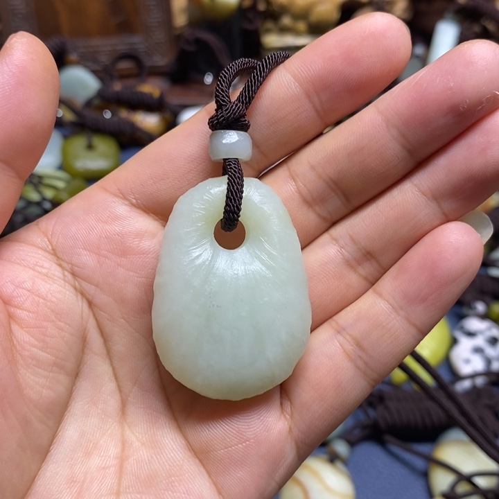 未镶嵌蛇纹石玉颈饰