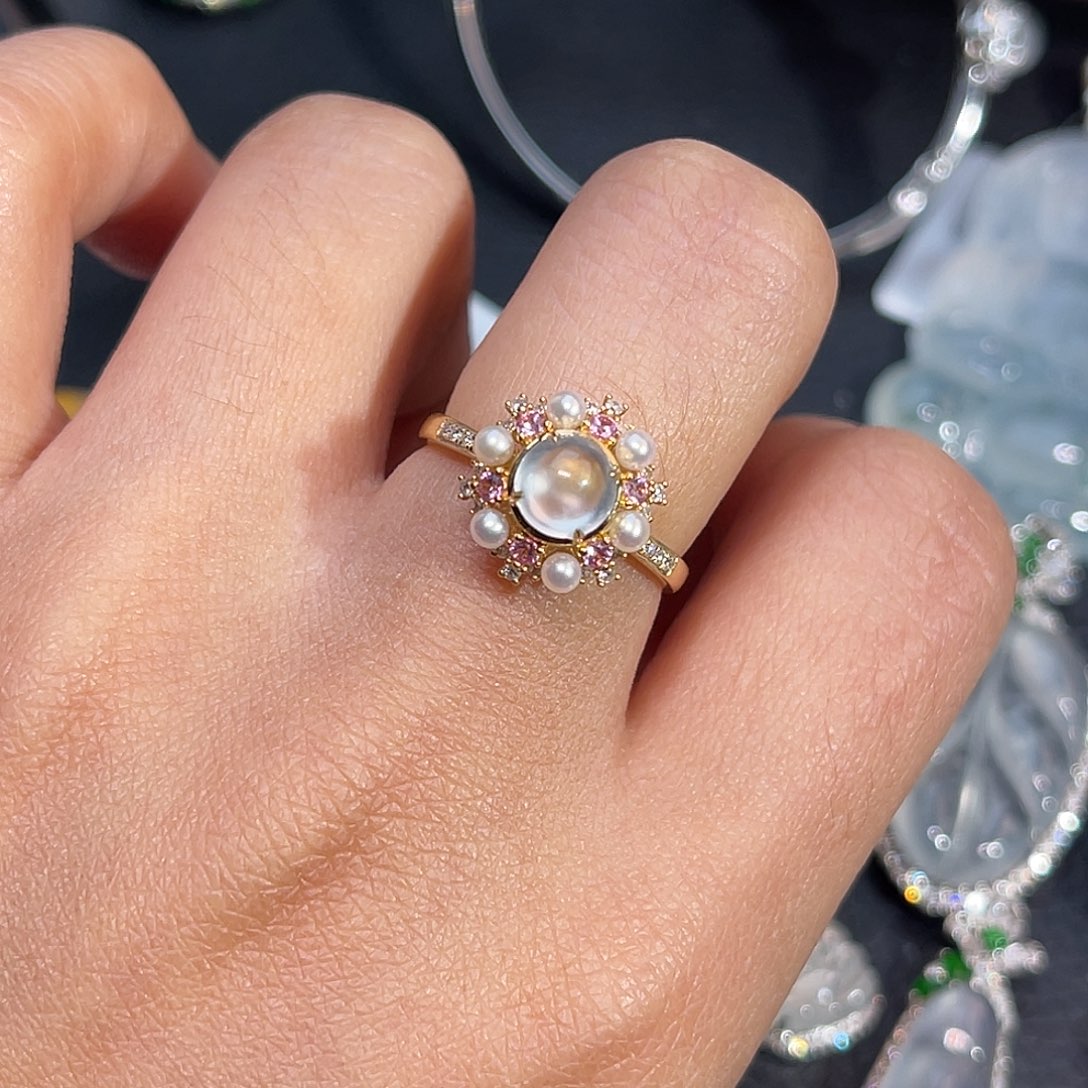 翡翠18K金镶嵌戒指蛋面