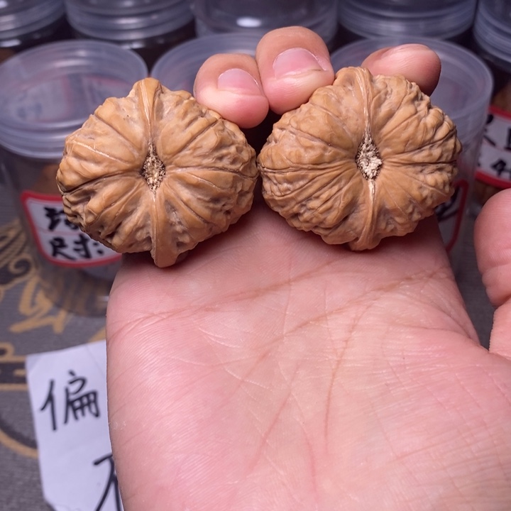 蟑**霸文玩核桃南瓜墩42尺
