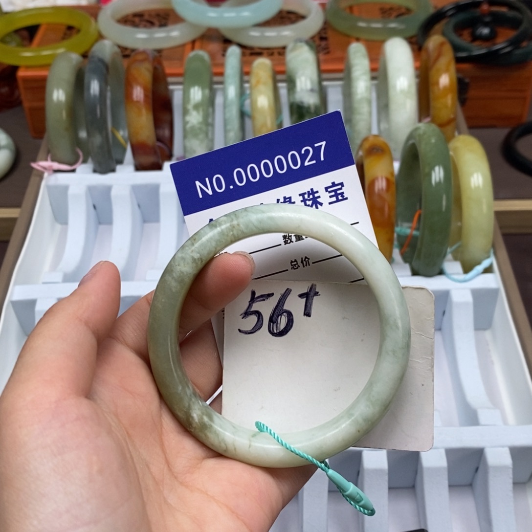 蛇纹石玉未镶嵌手镯