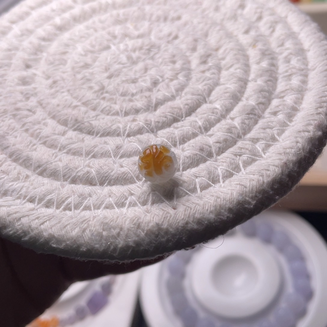 未镶嵌手链翡翠卡9.2黄雕刻珠