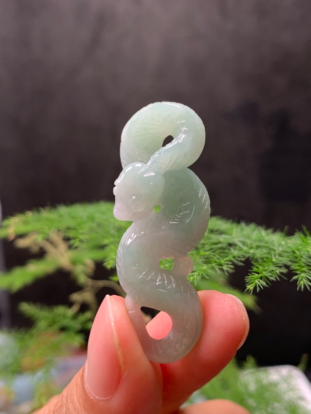 天然缅甸翡翠立体蛇