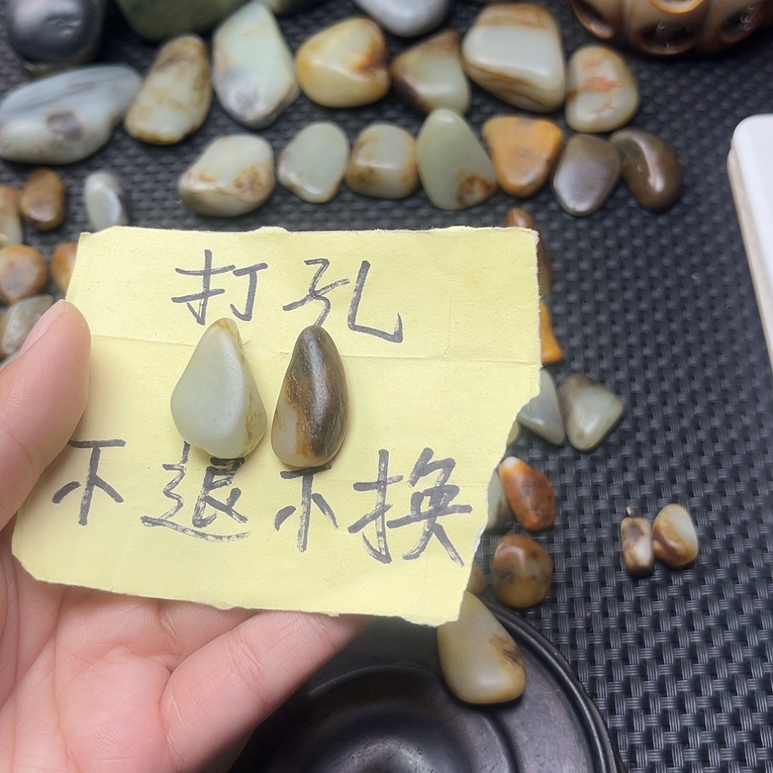 李***军和田玉（糖玉）未镶嵌颈饰