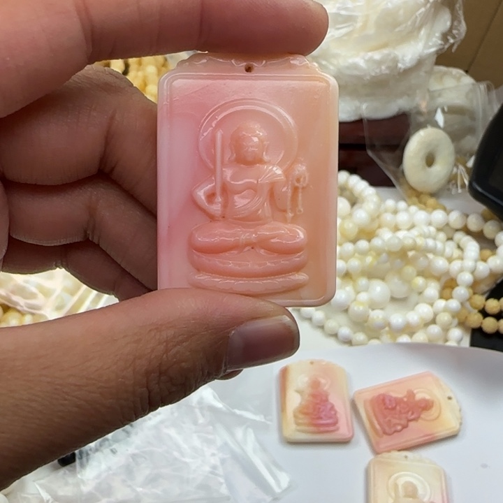 用***8贝壳吊坠粉鸡牌106号