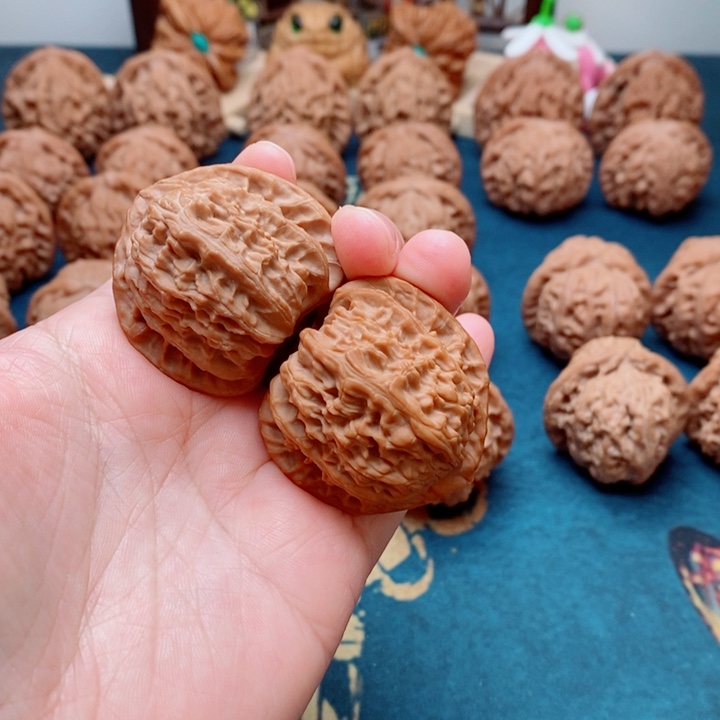 文玩核桃把件三角白38