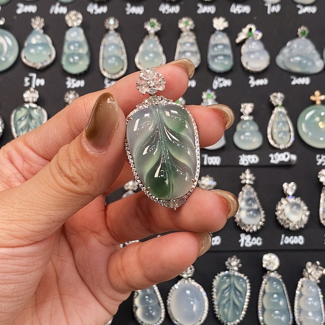 颈饰18K金镶嵌翡翠天然缅甸A货翡翠叶子