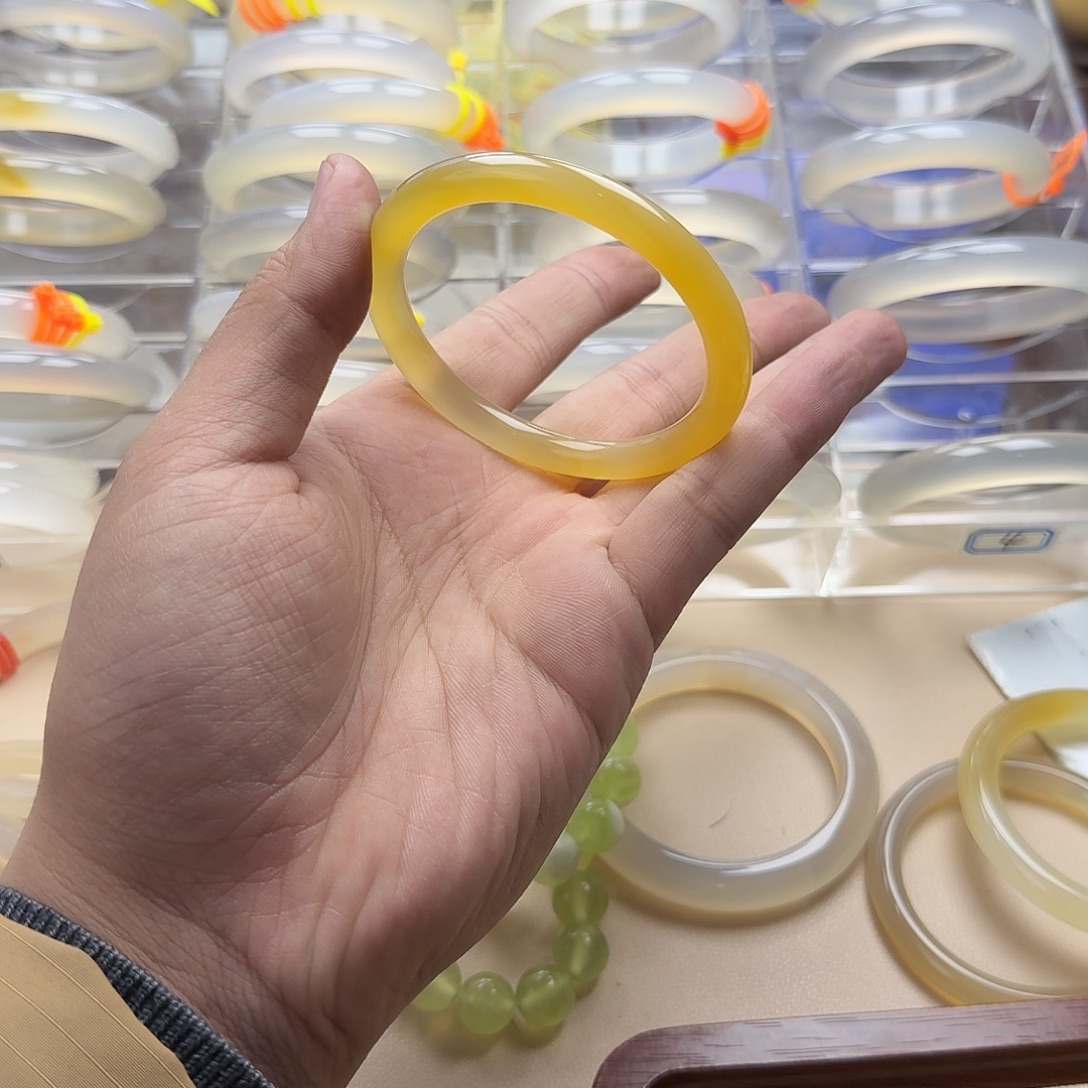 玛瑙/玉髓未镶嵌手镯57.3圈口