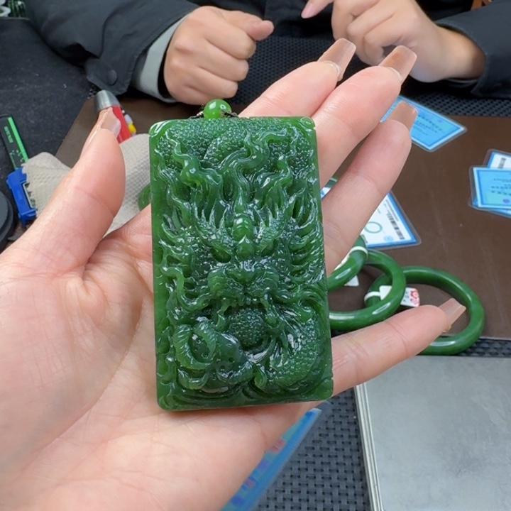 和田玉（碧玉）颈饰未镶嵌