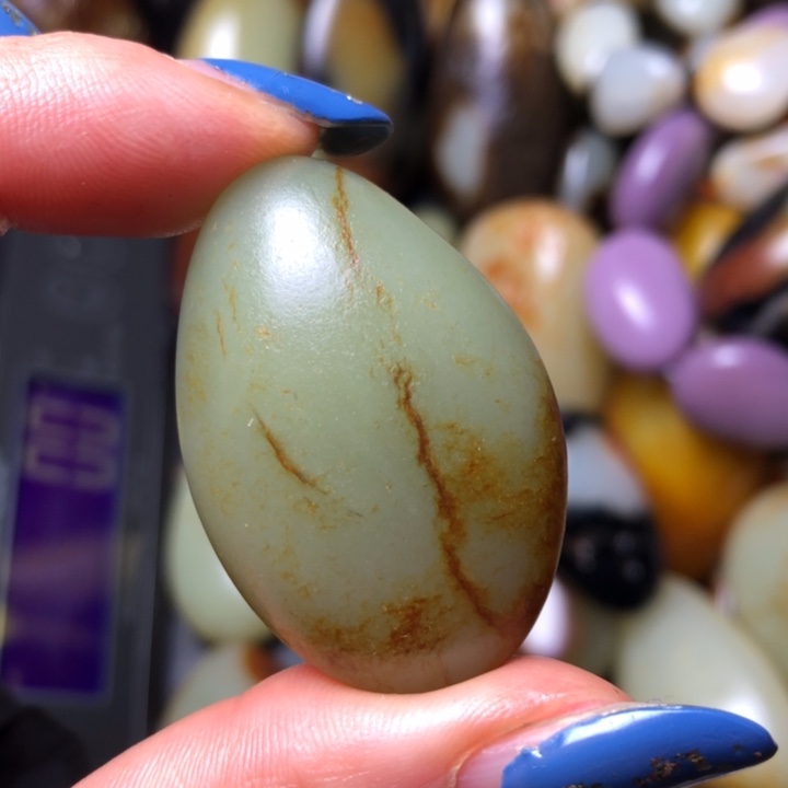 和田玉（翠青玉）未镶嵌珠宝奇石