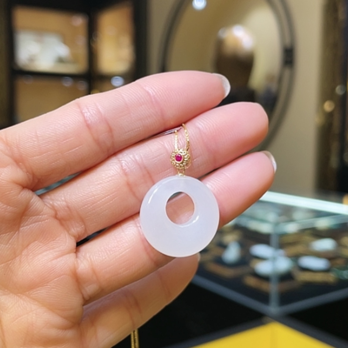 【闪购商品】和田玉颈饰18K金镶嵌公主扣