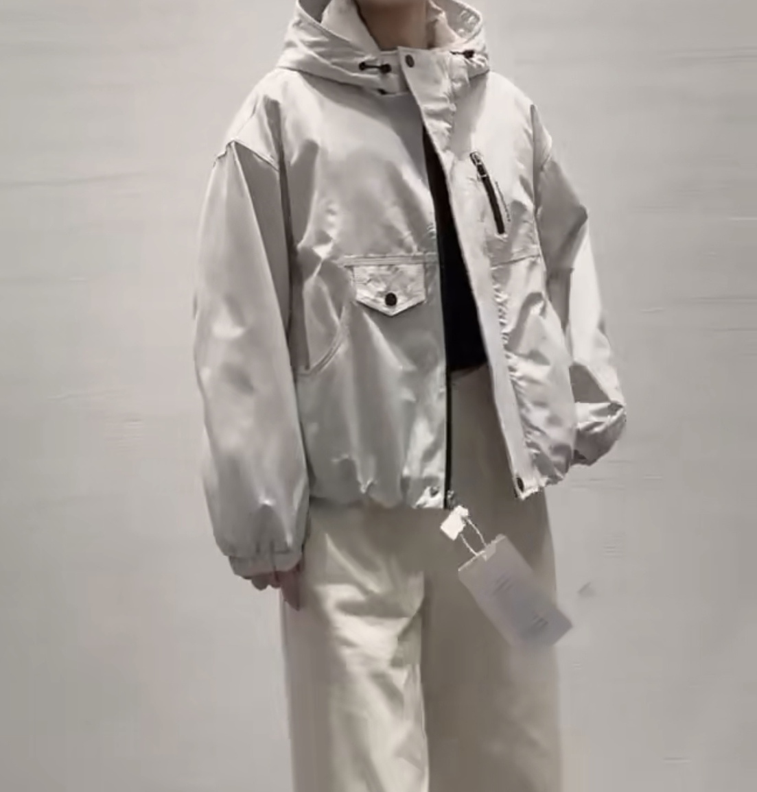 8579-2-DQ米灰色连帽时尚夹棉加厚短款外套