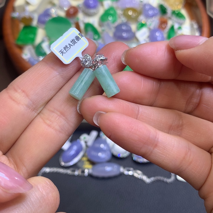 翡翠颈饰银S925镶嵌翡翠吊坠