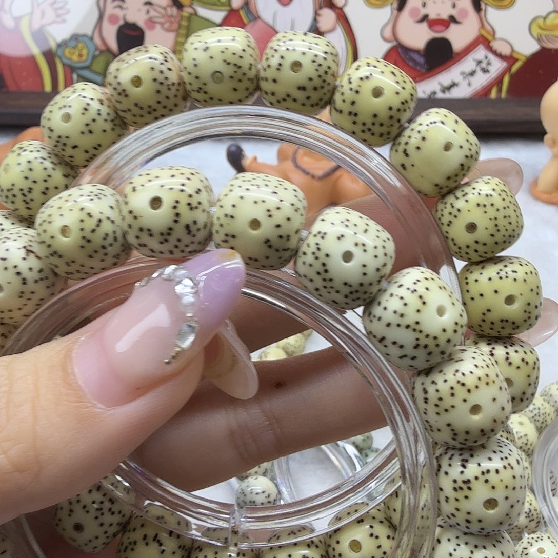 一***鱼吊坠星月菩提11×10鸡油黄