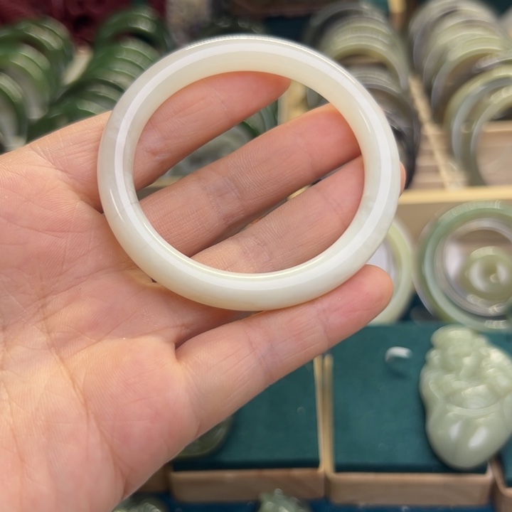 和田玉手镯未镶嵌52.8圈围0401