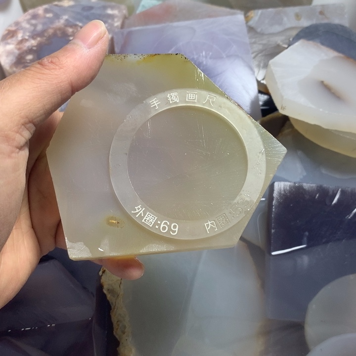 定制玛瑙林****友玛瑙手镯定制