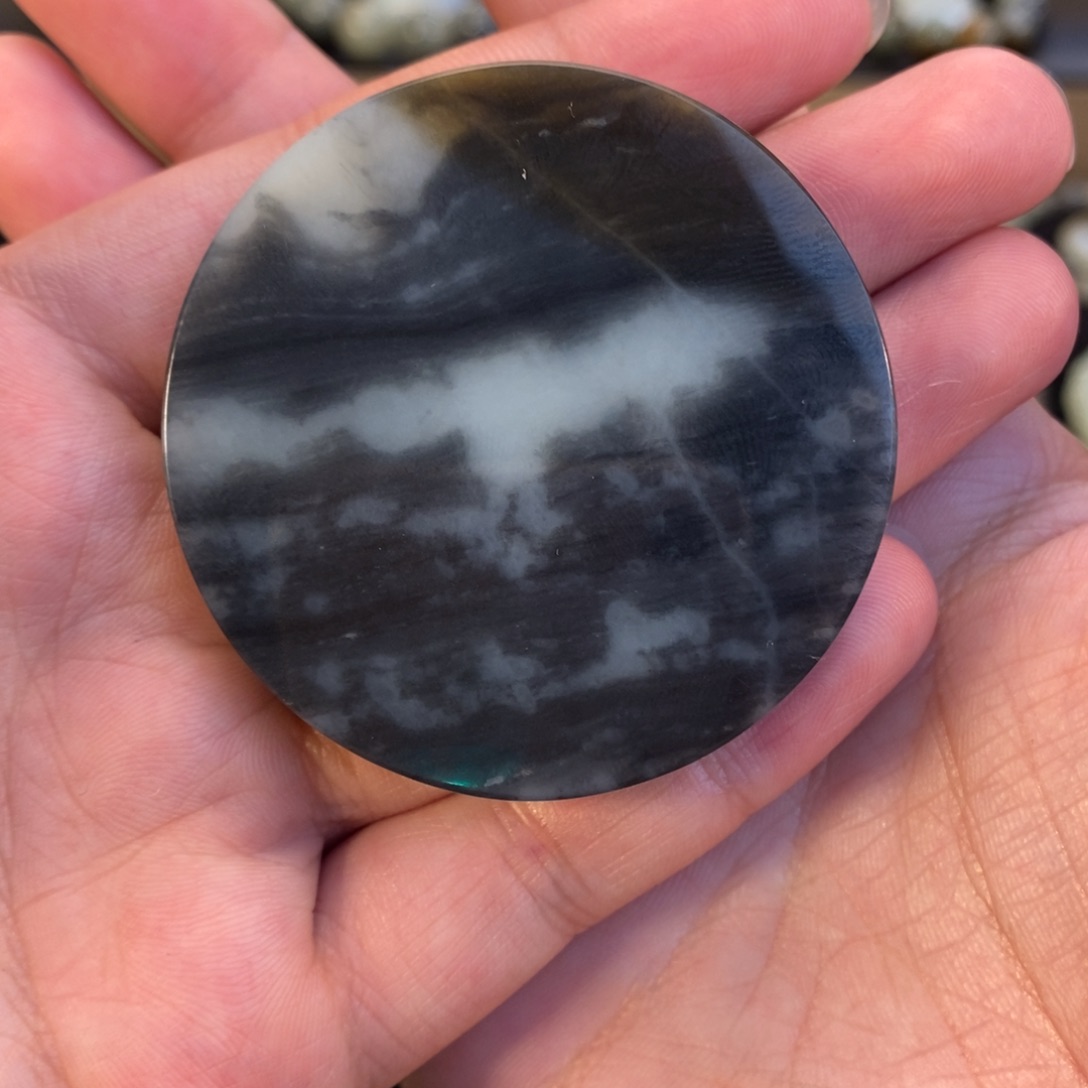 和田玉未镶嵌把件