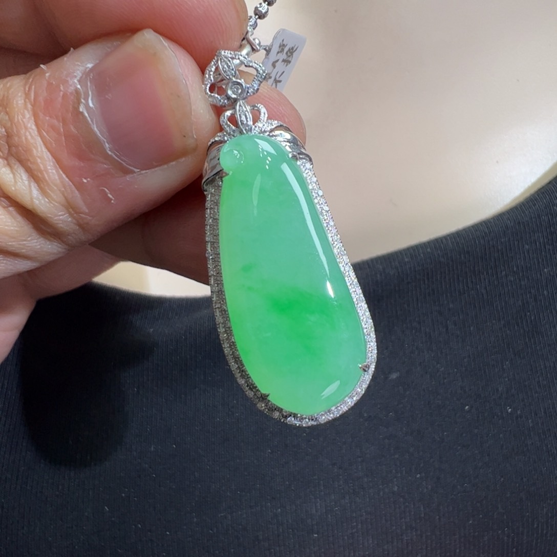 翡翠吊坠(不含链)18K金镶嵌