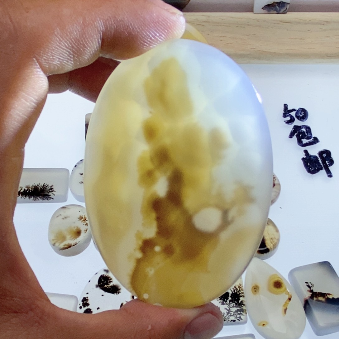 玛瑙/玉髓颈饰未镶嵌