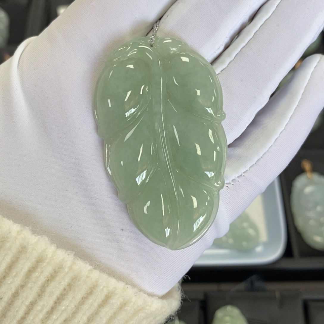 翡翠颈饰未镶嵌叶子