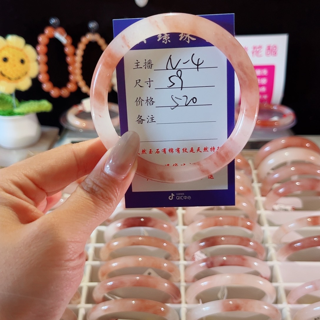 一***我石英质玉手镯未镶嵌