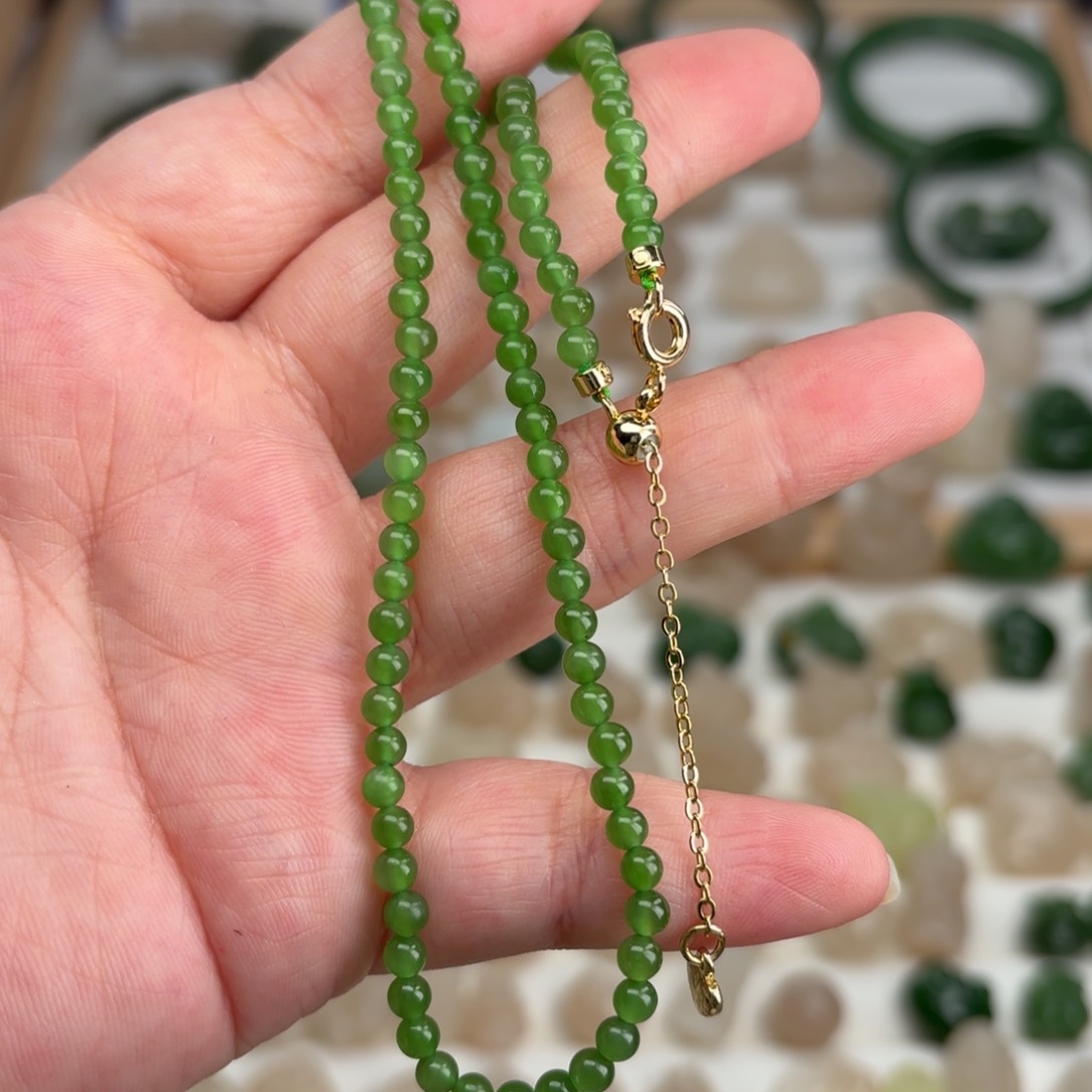 和田玉颈饰未镶嵌