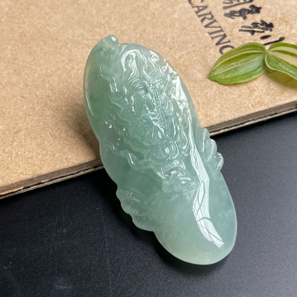 天然缅甸翡翠冰晴龙行天下吊坠绿色挂坠精雕时尚