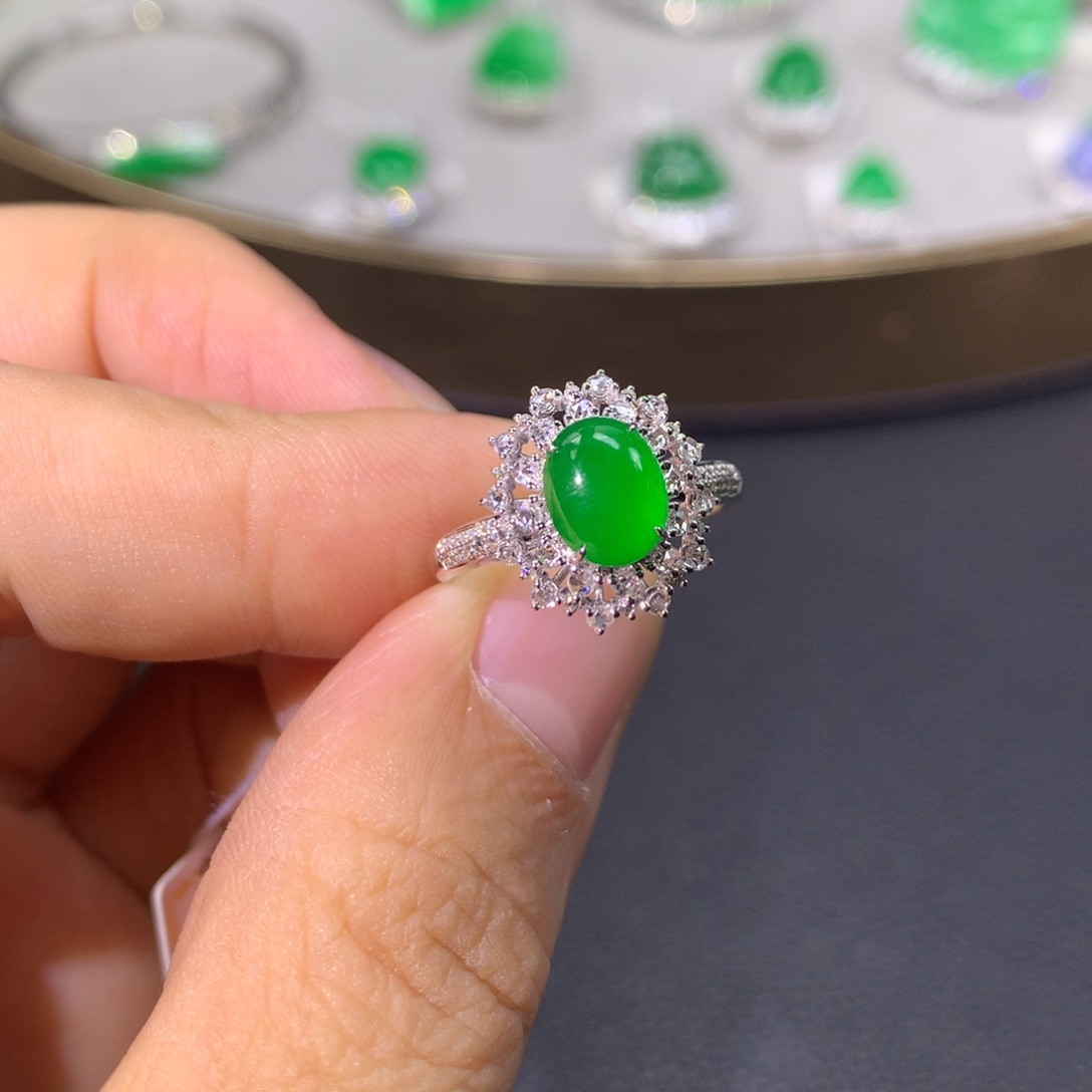 翡翠戒指18K金镶嵌翡翠