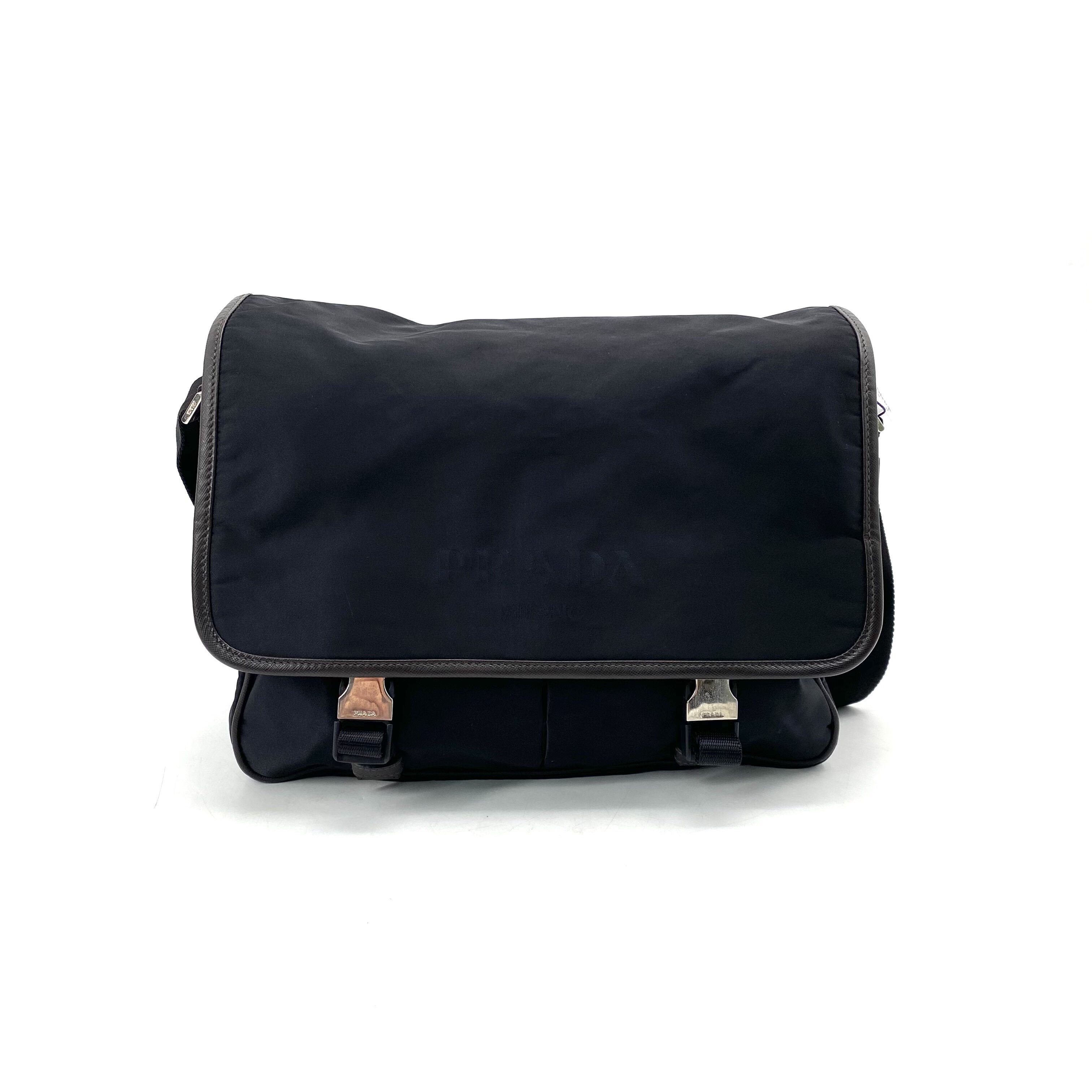 95新 Prada/普拉达 黑色尼龙双扣邮差包尺寸30/20