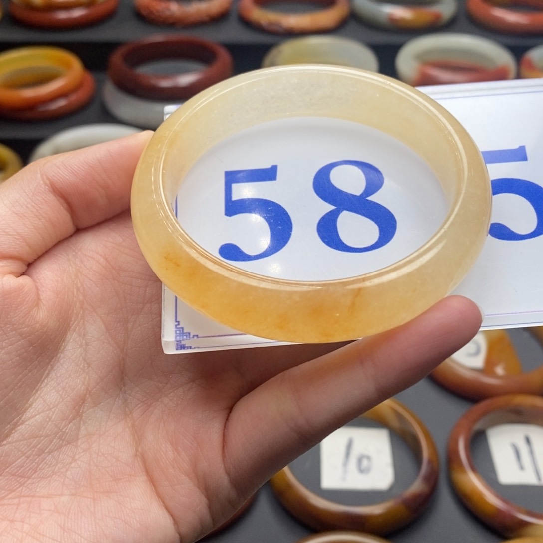 石英质玉（黄龙玉）手镯未镶嵌